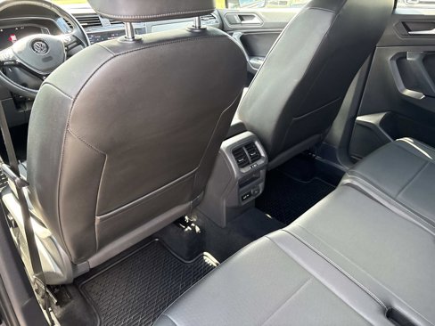 Used 2019 Volkswagen Tiguan SEL Premium R-Line w/ 3rd Row Seat Package image 29