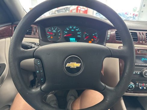 Used 2010 Chevrolet Impala LS image 33