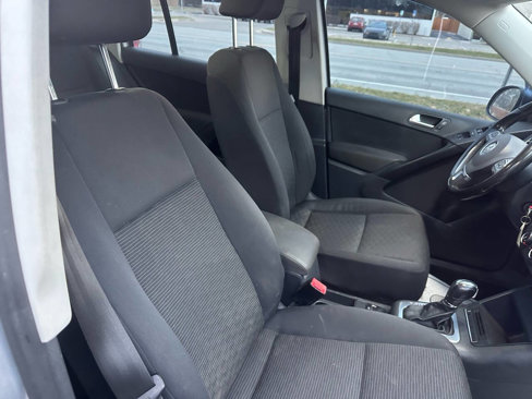 Used 2014 Volkswagen Tiguan S image 8