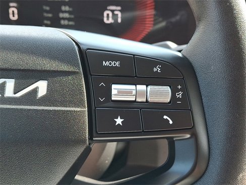 Certified 2025 Kia K4 LX image 21