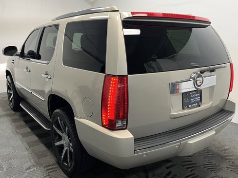 Used 2012 Cadillac Escalade Luxury image 23