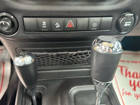 Used 2015 Jeep Wrangler Unlimited Sahara image 15