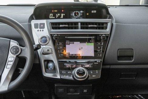Used 2017 Toyota Prius V Three image 7