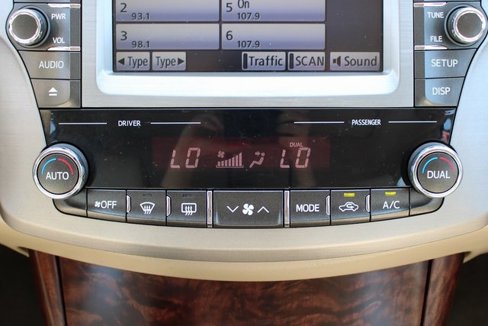 Used 2012 Toyota Avalon Limited image 24