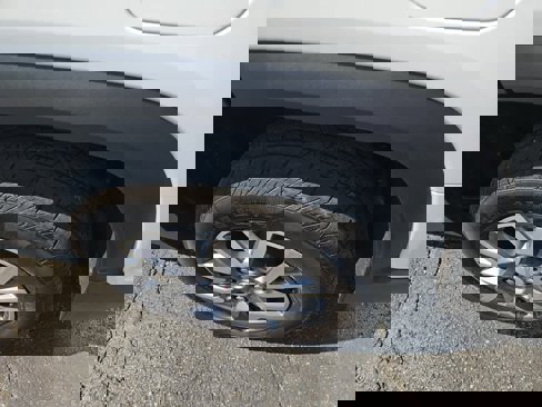 Used 2023 GMC Acadia SLT image 11