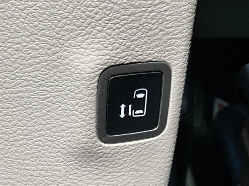 Used 2020 Chrysler Pacifica Touring-L image 34