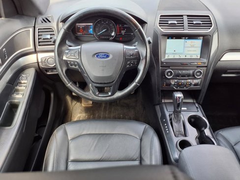 Used 2017 Ford Explorer XLT w/ Equipment Group 202A image 6