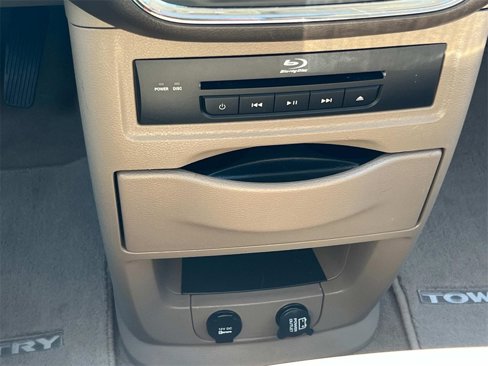 Used 2014 Chrysler Town & Country Limited w/ Luxury Group image 20