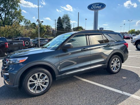 Used 2022 Ford Explorer XLT w/ Equipment Group 202A image 5