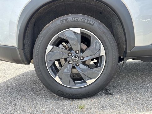 Used 2024 Nissan Rogue SV image 10