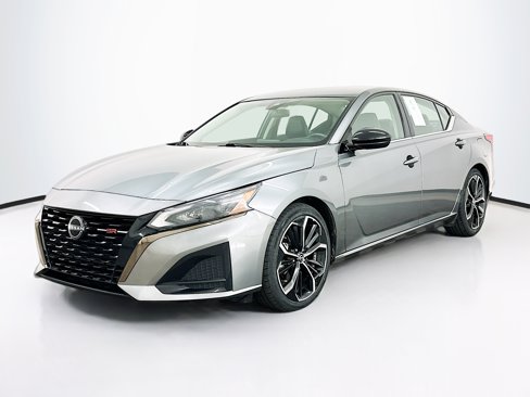 Used 2023 Nissan Altima 2.5 SR image 3