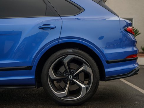Used 2022 Bentley Bentayga image 40