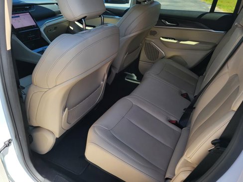 Used 2022 Jeep Grand Cherokee Limited image 29