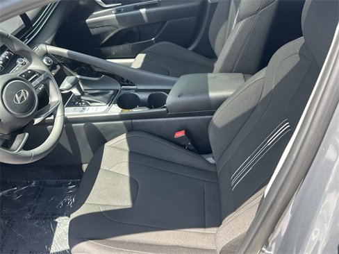 Certified 2025 Hyundai Elantra SEL image 18