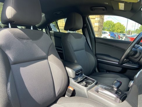 Used 2017 Dodge Charger SE image 27