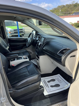 Used 2014 Chrysler Town & Country Touring w/ Mopar Premium Addition Group image 7