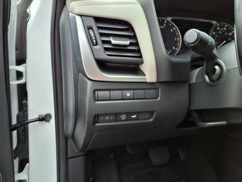 Used 2024 Nissan Rogue SV image 18