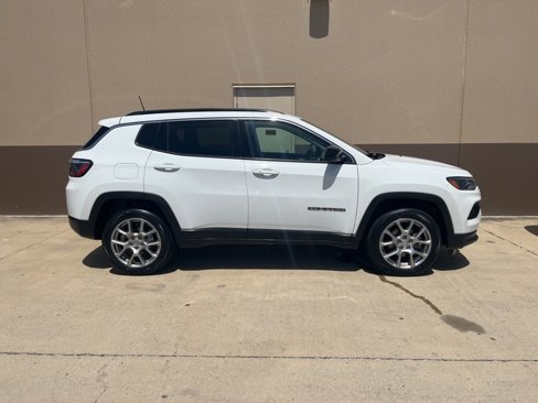 Used 2022 Jeep Compass Latitude image 5