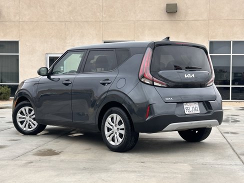 Used 2023 Kia Soul LX image 4