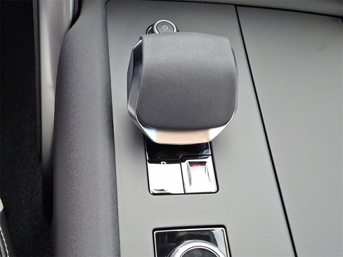 Certified 2025 Land Rover Discovery S image 10