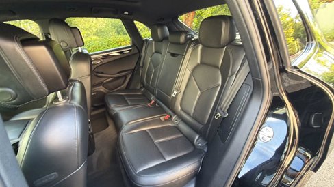 Used 2018 Porsche Macan S image 30