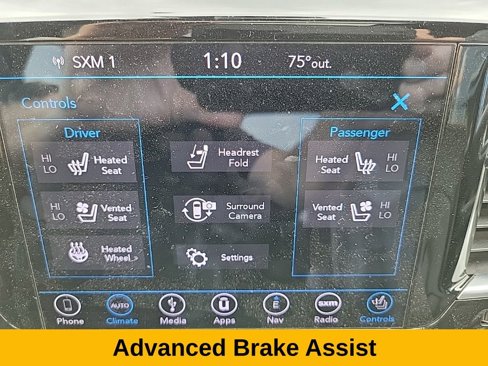 Used 2018 Chrysler Pacifica Limited image 22