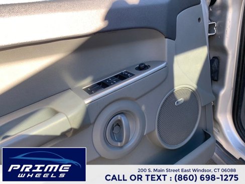 Used 2007 Jeep Commander Sport image 24
