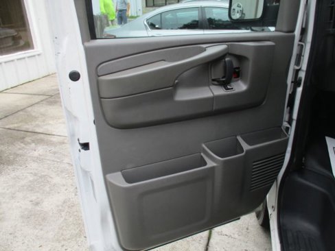 Used 2014 Chevrolet Express 2500 image 18