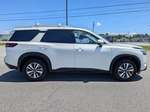 Used 2023 Nissan Pathfinder SL image 3