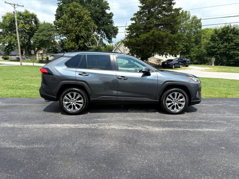 Used 2020 Toyota RAV4 XLE Premium image 6