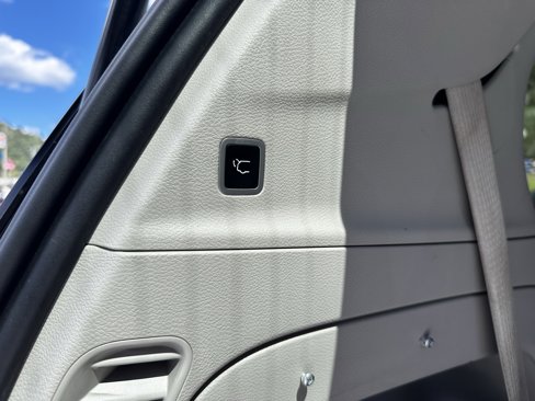 Used 2022 Chrysler Pacifica Touring-L image 27