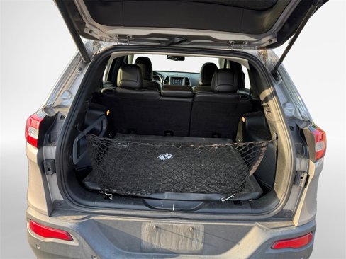 Used 2018 Jeep Cherokee Limited image 25