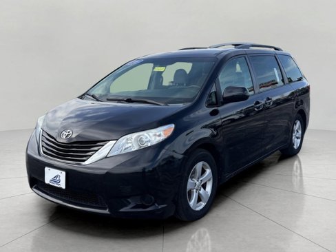 Used 2015 Toyota Sienna LE image 3