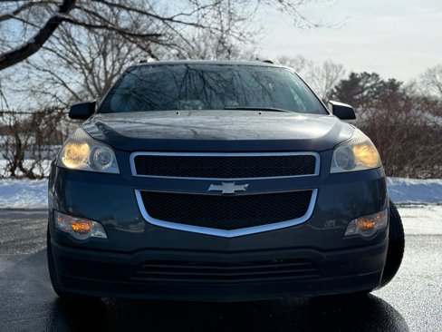 Used 2011 Chevrolet Traverse LS image 2