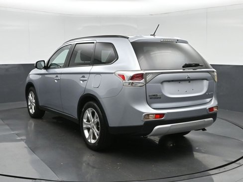 Used 2015 Mitsubishi Outlander SE image 5