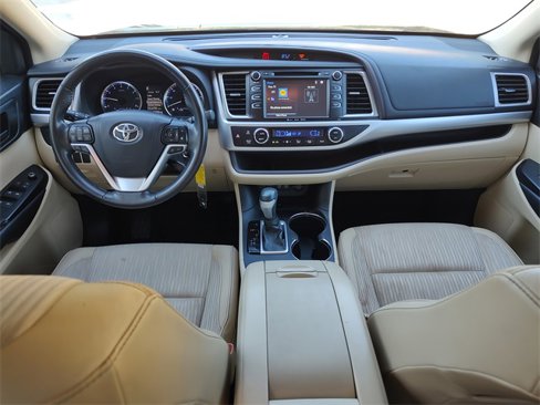 Used 2018 Toyota Highlander Plus image 12