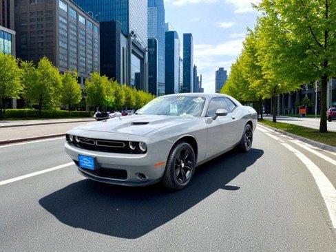 Used 2019 Dodge Challenger SXT image 7