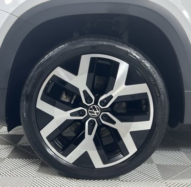 Used 2022 Volkswagen Taos SEL w/ Panoramic Sunroof Package image 9