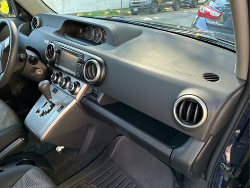 Used 2014 Scion xB image 9