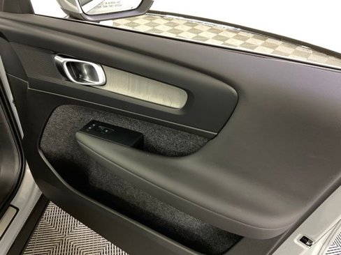 New 2025 Volvo XC40 B5 Core w/ Climate Package image 35