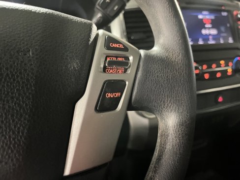 Used 2019 Nissan Titan SV image 16