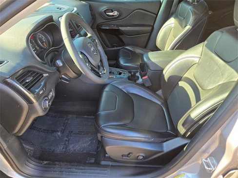 Used 2020 Jeep Cherokee Latitude Plus image 13