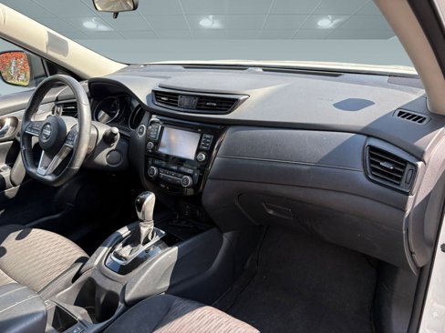 Used 2017 Nissan Rogue SV w/ SV Premium Package image 27