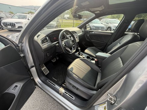 Used 2022 Volkswagen Tiguan SE R-Line image 10