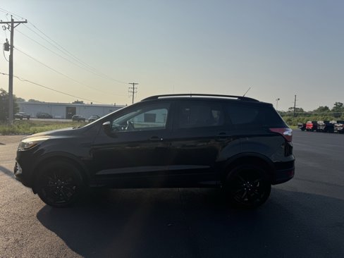 Used 2018 Ford Escape SE w/ SE Sport Appearance Package image 14
