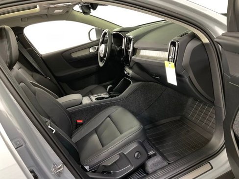 New 2025 Volvo XC40 B5 Core w/ Climate Package image 36