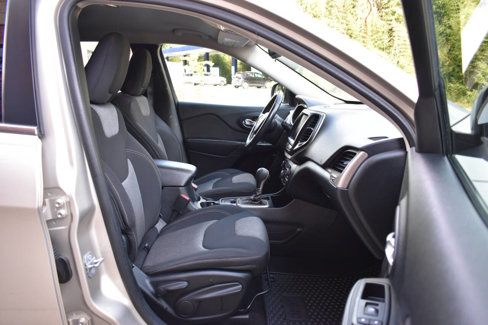 Used 2014 Jeep Cherokee Latitude image 8