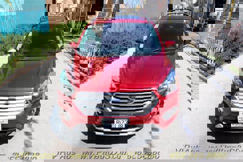 Used 2018 Ford Escape Titanium image 2
