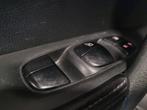 Used 2016 Nissan Rogue SV w/ SV Moonroof Package image 27