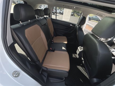 Used 2018 Volkswagen Tiguan SE w/ Panoramic Sunroof Package image 26